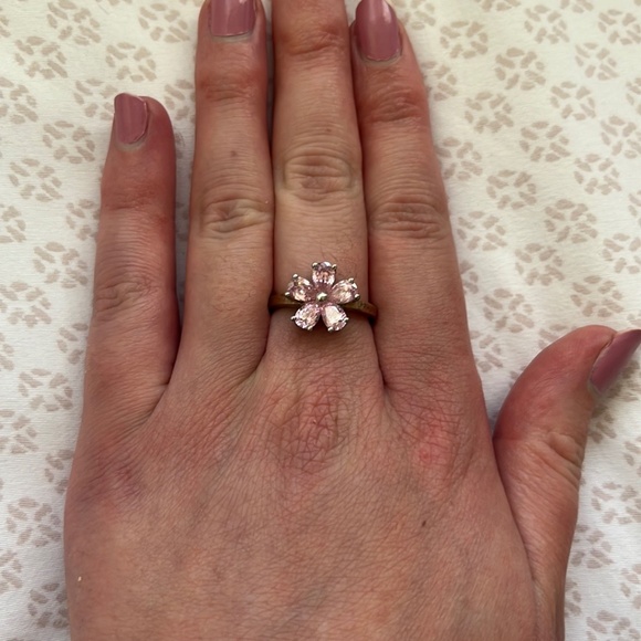 Pink flower ring - Picture 2 of 5